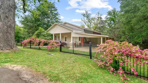 801 Dogwood Ave, Richton, MS 39476
