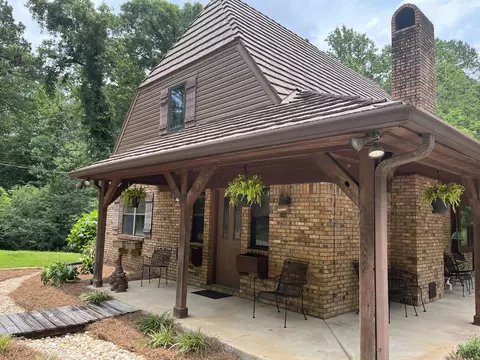 318 Buccaneer Dr, Hattiesburg, MS 39402