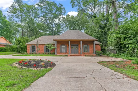 1066 Meadowbrook Rd, Jackson, MS 39206