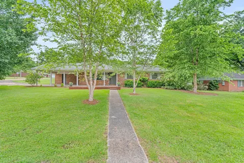 101 Raspberry, Collins, MS 39428