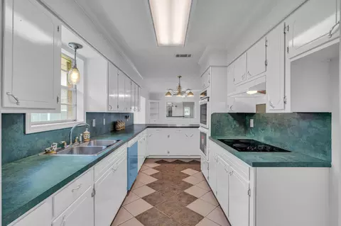 Kitchen - 101 Raspberry, Collins, MS 39428 photo 2 of 2