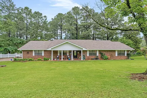 2727 Pecan Ridge Dr, Laurel, MS 39440