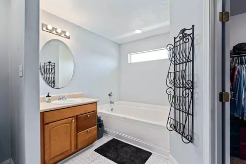 Bath - 128 Henry Eubanks Rd, Lucedale, MS 39452 photo 1 of 2