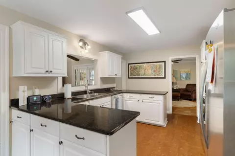 Kitchen - 3315 Franklin Ave, Laurel, MS 39440 photo 2 of 4