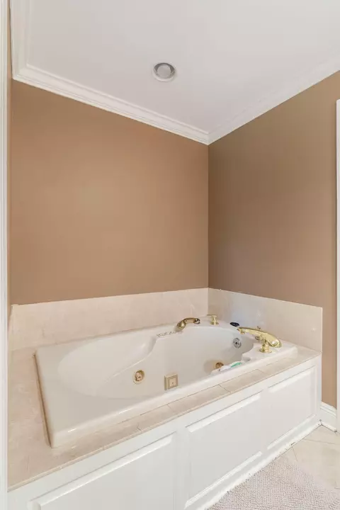 Bath - 3315 Franklin Ave, Laurel, MS 39440 photo 4 of 7