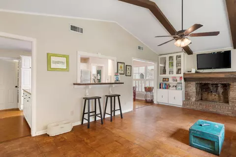 Living - 3315 Franklin Ave, Laurel, MS 39440 photo 1 of 4