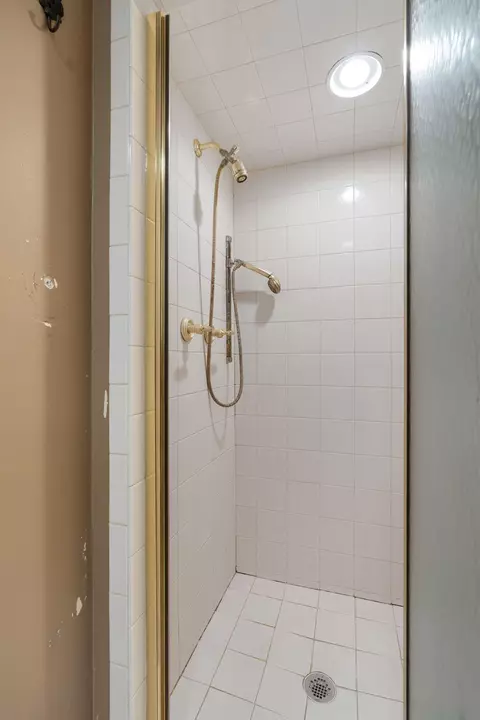 Bath - 3315 Franklin Ave, Laurel, MS 39440 photo 5 of 7