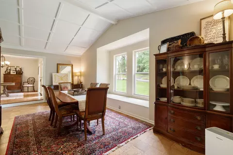 Dining - 3315 Franklin Ave, Laurel, MS 39440 photo 2 of 3