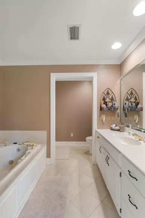Bath - 3315 Franklin Ave, Laurel, MS 39440 photo 2 of 7