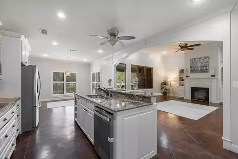 Entry Way - 140 Atkinson Rd, Sumrall, MS 39482 photo 4 of 12