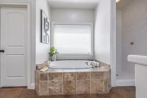 Bath - 140 Atkinson Rd, Sumrall, MS 39482 photo 2 of 5