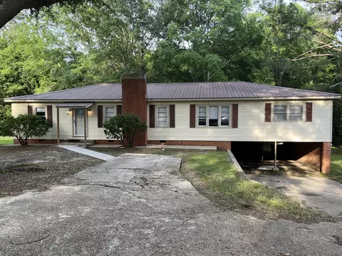 1023 N 10th Ave, Laurel, MS 39440