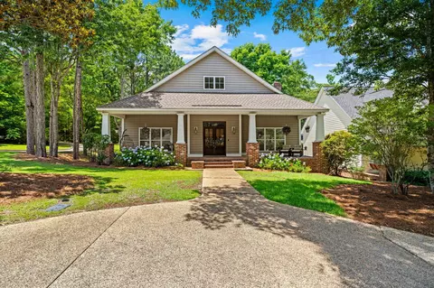 11 Stoneridge S, Hattiesburg, MS 39402