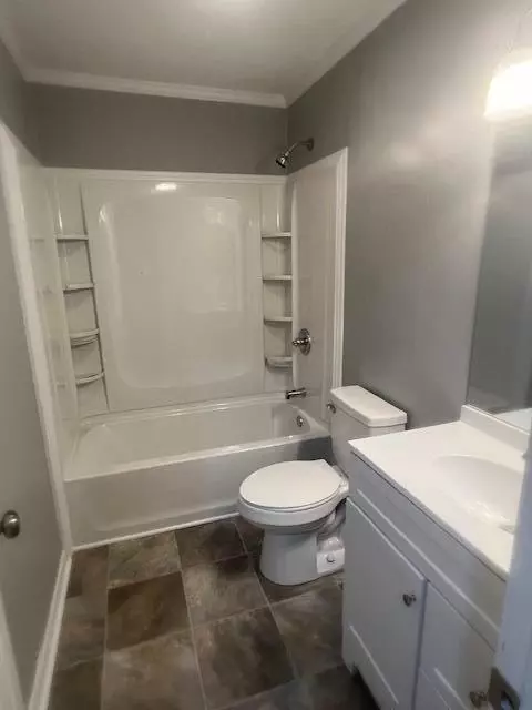 Bath - 399 Antioch Dr, Laurel, MS 39443 photo 1 of 1