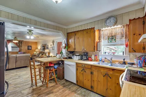 Kitchen - 243 Hosey Rd, Magee, MS 39111 photo 4 of 4