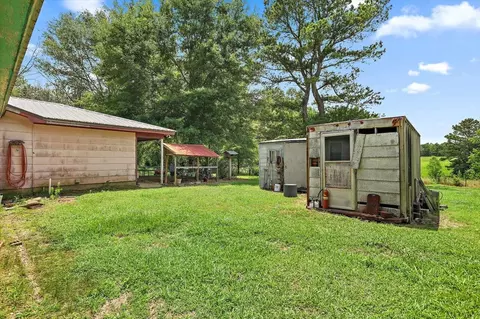 Exterior - 243 Hosey Rd, Magee, MS 39111 photo 5 of 11