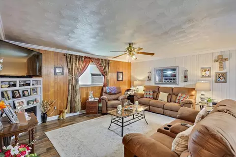 Living - 243 Hosey Rd, Magee, MS 39111 photo 1 of 4