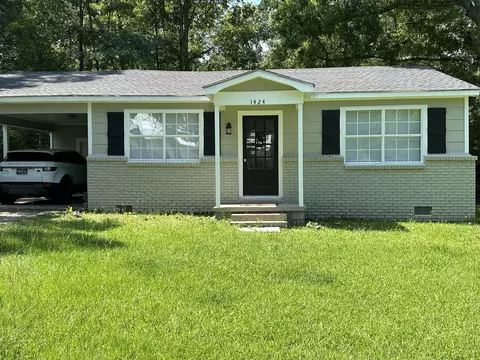 1424 Parker Dr, Laurel, MS 39440