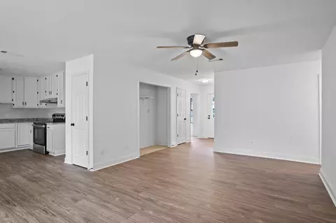 Living - 1014 Pinehurst Dr, Columbia, MS 39429 photo 2 of 3