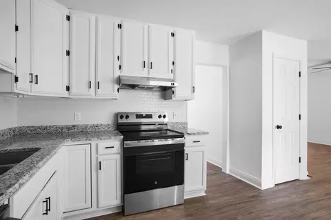 Kitchen - 1014 Pinehurst Dr, Columbia, MS 39429 photo 2 of 2