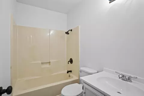 Bath - 1014 Pinehurst Dr, Columbia, MS 39429 photo 1 of 2