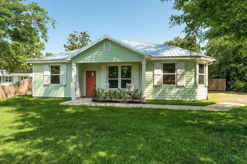 528 Old Spanish Trl, Bay St. Louis, MS 39520