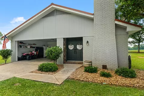 1036 Sis Hobson Rd Ext, Hattiesburg, MS 39401