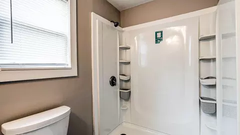 Bath - 142 E 2nd Ave, Petal, MS 39465 photo 3 of 4