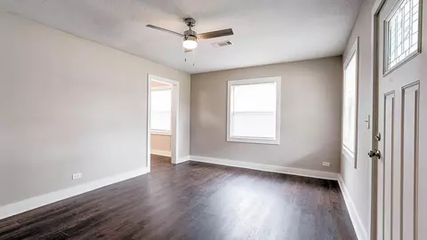 Living - 142 E 2nd Ave, Petal, MS 39465 photo 2 of 7