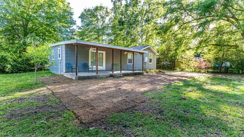 Exterior - 142 E 2nd Ave, Petal, MS 39465 photo 5 of 6