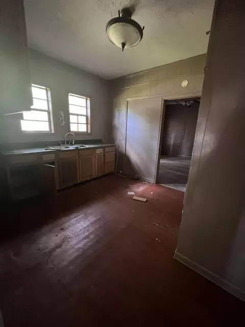 2411 N 5th Ave, Laurel, MS 39440 photo 8