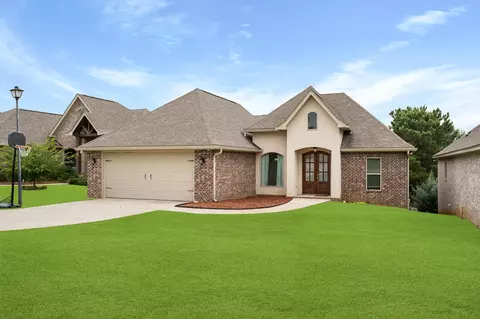19 Highland Village Dr, Ellisville, MS 39437