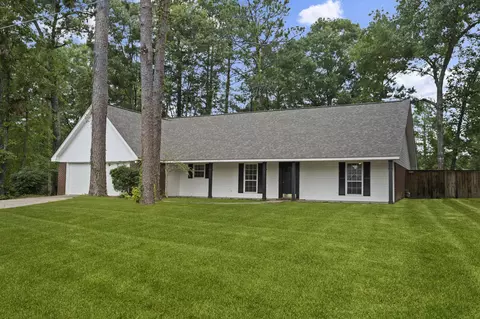 201 Somerset Dr, Hattiesburg, MS 39402