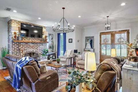 Living - 345 Tradewind Cv, Brandon, MS 39042 photo 2 of 4