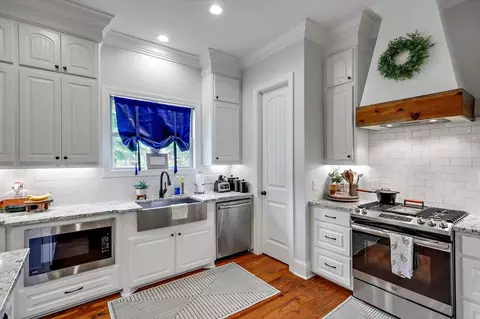 Kitchen - 345 Tradewind Cv, Brandon, MS 39042 photo 3 of 5