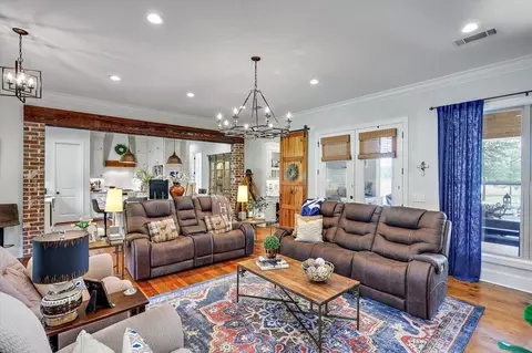 Living - 345 Tradewind Cv, Brandon, MS 39042 photo 4 of 4