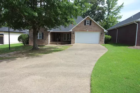 15 Twin Oaks Pl, Laurel, MS 39440