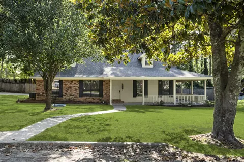 138 Beechwood Dr, Hattiesburg, MS 39402