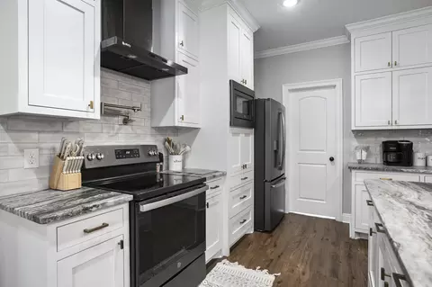 Kitchen - 87 Berwick, Petal, MS 39465 photo 6 of 6