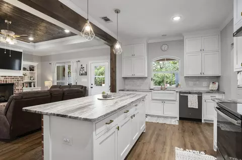 Kitchen - 87 Berwick, Petal, MS 39465 photo 5 of 6