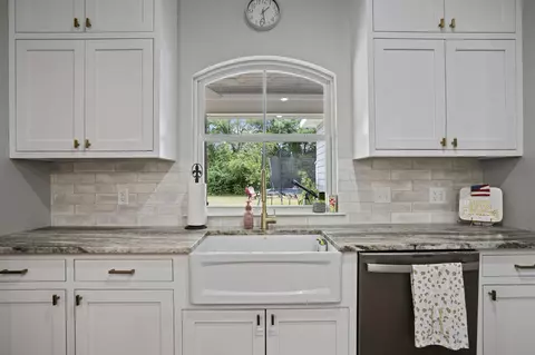 Kitchen - 87 Berwick, Petal, MS 39465 photo 3 of 6