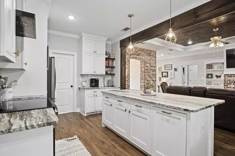 Kitchen - 87 Berwick, Petal, MS 39465 photo 4 of 6