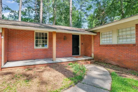 Exterior - 3307 Pinehaven Dr, Laurel, MS 39440 photo 2 of 6