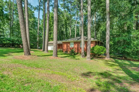 Exterior - 3307 Pinehaven Dr, Laurel, MS 39440 photo 3 of 6
