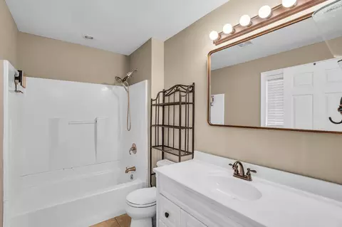 Bath - 3307 Pinehaven Dr, Laurel, MS 39440 photo 2 of 2