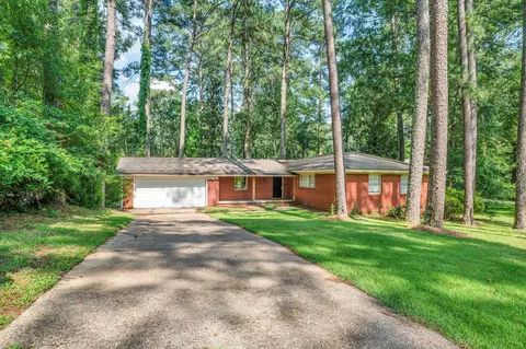 3307 Pinehaven Dr, Laurel, MS 39440