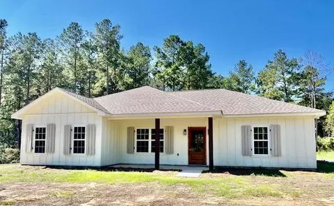 183 Old Schoolhouse Rd, Ellisville, MS 39437