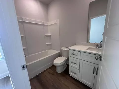 Bath - 90 Parish Rd, Sumrall, MS 39482 photo 3 of 10