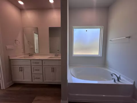 Bath - 90 Parish Rd, Sumrall, MS 39482 photo 2 of 10