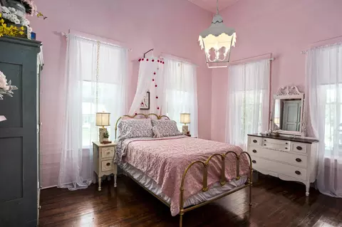 Bedroom - 201 S 2nd St, Collins, MS 39428 photo 4 of 6